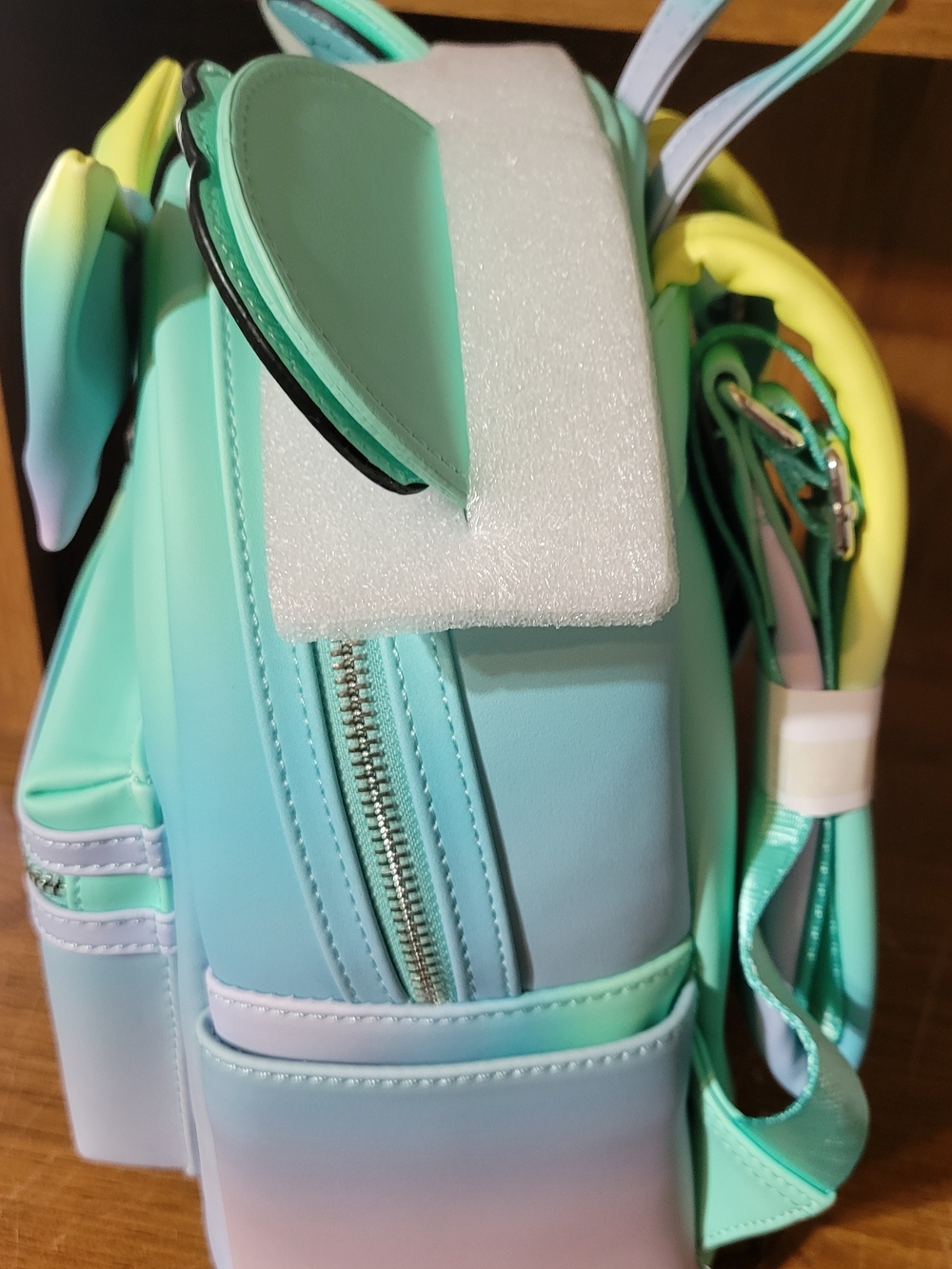 Price Is Firm. Loungefly Minnie Mouse ombre mermaid pastel mini backpack. Nwt - Picture 5 of 11
